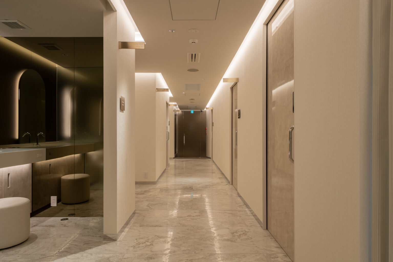 Sakai Plastic Surgery executive floor Hallway