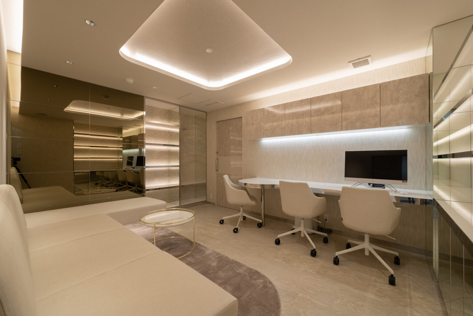 Sakai Plastic Surgery Executive Floor Consultation Room 1