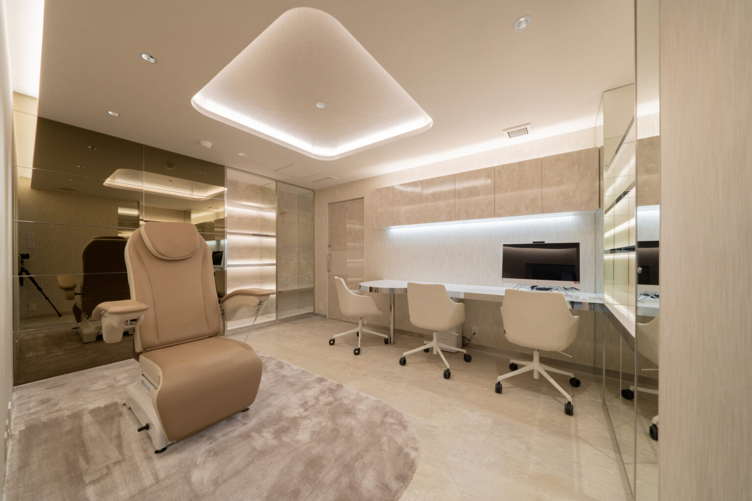 Sakai Plastic Surgery Executive Floor Consultation Room 2