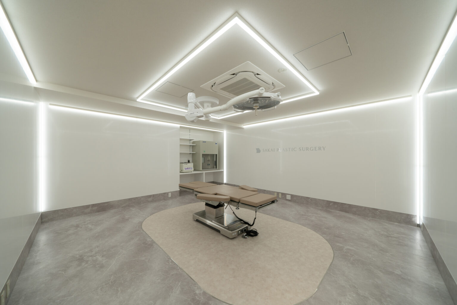 Sakai Plastic Surgery Executive Floor Treatment Room